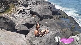 amadores transando em praia pública no rio de janeiro brasil