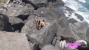 amadores transando em praia pública no rio de janeiro brasil