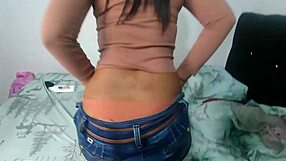 culona colombiana se deja romper el culo por trabajo