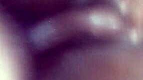 Look at this ebony squirt queen up close!