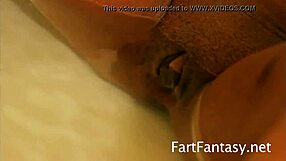 amber star says, 'watch my stinky fart bubbles in the bath!'