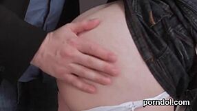 यंग नाइस को ओल्डर स्कूलटीचर द्वारा टेम्प्टेड एंड नाइल्ड किया गया