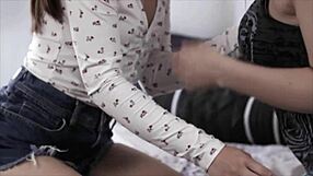 Aria Lee ve Sarah Vandella - Lezbiyen 60Fps