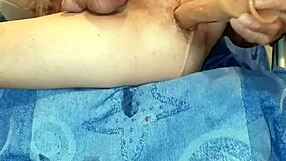 hold my legs i'm gonna cum