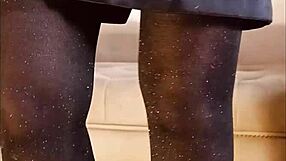 Pee in shiny pantyhose for free fetish thrill.