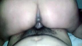 ella da buenos sentones y recibe unas nalgadas