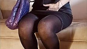 Pee in shiny pantyhose for free fetish thrill.