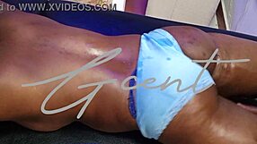 giver massage der bliver til fingring og orgasme