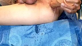 hold my legs i'm gonna cum