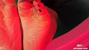 I can’t stop teasing with my wrinkled soles and wiggling toes in the bathtub.