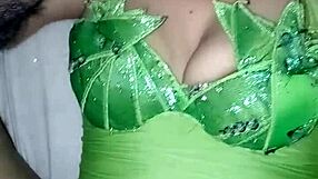 Visito A Mi Tia Y La Encuentro Vestida Como Duendecita Y Me Dio Mi Regalo Por Navidad