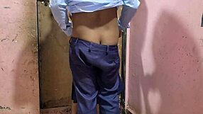 Ινδή φοιτήτρια κοπέλα προσκαλείται σπίτι για έντονο γαμήσι