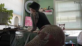 elle twerks to kodak black in office skirt