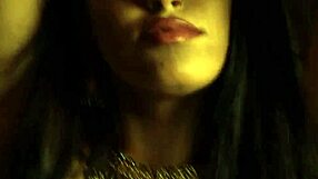 This Indian MILF's arousing dance moves are so enticing! 😍