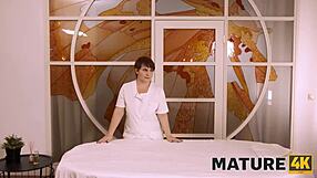 Mature woman gets her pussy pounded by hung macho at massage parlor. Man, that cougar knows her stuff!