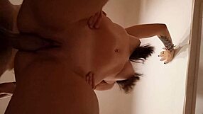 gran cogida en el baño con una gran verga venosa