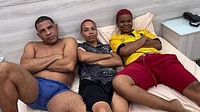 casal de lesbicas em transicao na putaria com leo ogro