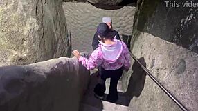 katy blake le da gran mamada a turista en la piedra del peñon guatape antioquia y es descubierta por la policia colombiana