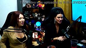 Elas Se Pegaram No Meio Do Podcast Chuparam Os Peitos Gostoso Da Clara Dalcol - Pocahontas Carioca E Isa Albuquerque