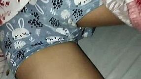 estaba espiando a mi empleada y me descubrió, pero terminamos follando duro