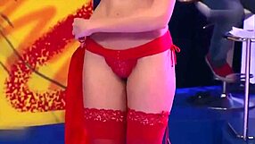 Desfile de Lingerie Showcases Emy Nascimento's Natural Tits and Sexy Ass