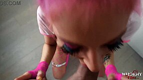 Unterwürfige 18+ Teen liebt rauen Anal und spritzende Muschi