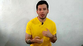 joven twink dotado de 21cm penetra al se�or taquero en la bodega de salsas a pelo relato sexual