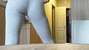 i feel great in my tight yoga pants