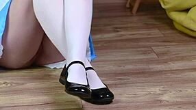 Alice Fucks Pussy With Rabbit's Carrot In Wonderland Cosplay.