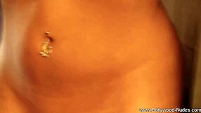 Indian lover from the far east dances for me