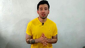 joven twink dotado de 21cm penetra al se�or taquero en la bodega de salsas a pelo relato sexual