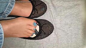 Check out this intimate webcam session with a milf, it's so fetishy