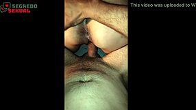 Valentina chili a sentar no pênis até jorrar porra na vagina e escorrer