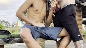 novinhos fudendo na praça pública?