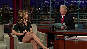 Jennifer Aniston дразни със зашеметяващи крака в горещо шоу на знаменитост!