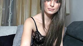 buzzingbirdz shows her big tits on cam