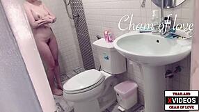 หลอกเย็ดสาวในห้องน้ำ