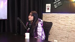 Ela foi tirar foto com um famoso e acabaram se beijando e não gosta de ficar escutando problemas dos outros - pamela sagaz sheer red.