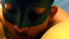 marido leva novinha para o amigo foder