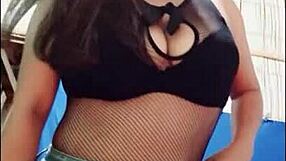 EN EL NOMBRE DEL PADRASTRO, HIJASTRO Y ESPIRITU SEXUAL AMEN, HIJASTRA SEXY MENEA SU AJUSTADA VAGINA CON LENCERIA SEXY!!