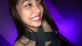 Asian amateur enjoys vibrator in hotel