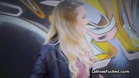 लैटिना जीएफ स्ट्रीट पर आउटडोर में लंड चूस रही है 😏