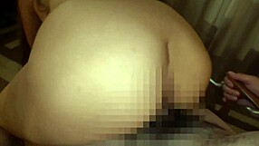 Asian amateur enjoys vibrator in hotel