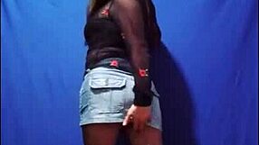 EN EL NOMBRE DEL PADRASTRO, HIJASTRO Y ESPIRITU SEXUAL AMEN, HIJASTRA SEXY MENEA SU AJUSTADA VAGINA CON LENCERIA SEXY!!