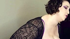 Get a Point of View of Kitty’s erotic dance