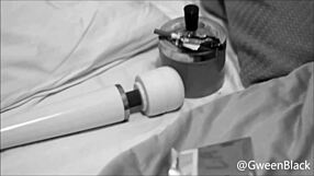 fumando em uma nota de dolar - avareza fetiche fumaça