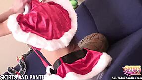 teen babe flashes panties under skirt