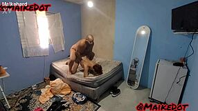 Demolindo A Cabana Do Pica-Pau Vermelho