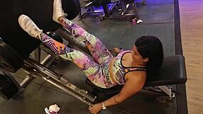 Na Academia Sem Calcinha Treinando Com Tesão E Grande Pau!