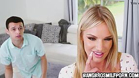 ลูกชายเลวสุดท้ายได้เย็ดแม่เลี้ยงหน้าอวบแบบดุเดือด